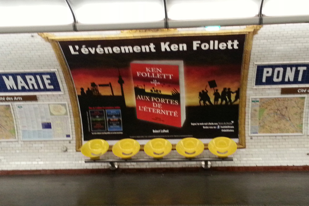 Ken Follet "Aux portes de l'éternité" Le siècle 3 Editions Robert Laffont