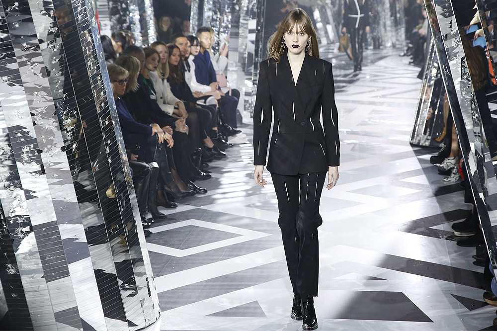 Louis-Vuitton_womenswear-fw1617-paris-fashion-week_le-Mot-la-Chose_Stephane-Chemin-photographe-freelance_26
