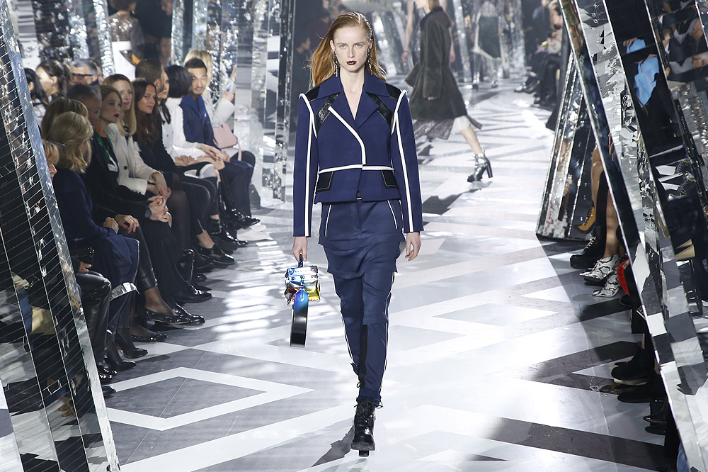 Louis-Vuitton_womenswear-fw1617-paris-fashion-week_le-Mot-la-Chose_Stephane-Chemin-photographe-freelance_34